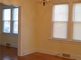 35 Harris St, Fairfield, Ct 06824 in Fairfield, CT (Photo 4 of 11)