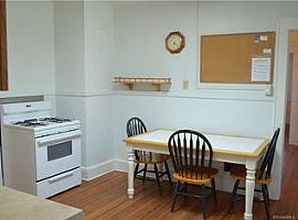 35 Harris St, Fairfield, Ct 06824 in Fairfield, CT (Photo 7 of 11)