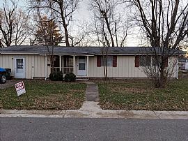 303 Hillcrest Dr, Kirksville, Mo 63501 4 Beds 2.5 Baths 1,425 S in Kirksville, MO (Photo 4 of 12)