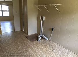 1620 23rd Ave E, Tuscaloosa, Al 35404 4 Beds 2 Baths 1,632 Sqft in Tuscaloosa, AL (Photo 3 of 7)