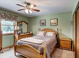 A 3 Bedroom Home Apartment, with 2 Bathroom. in West Jefferson, OH (Photo 9 of 12)