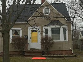 A 3 Bedroom Home Apartment, with 1 Bathroom. in Cleveland, OH