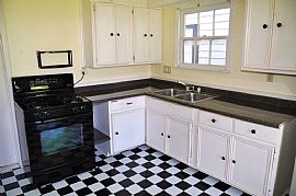 Maple Ave Pasadena, Tx 77506 2 Beds 1 Bath 892 Sqft in Pasadena, TX (Photo 2 of 11)