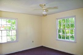 Maple Ave Pasadena, Tx 77506 2 Beds 1 Bath 892 Sqft in Pasadena, TX (Photo 8 of 11)