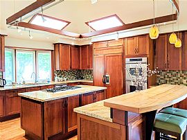 A 4 Bedroom in a Serene Area in Honolulu, HI (Photo 7 of 12)