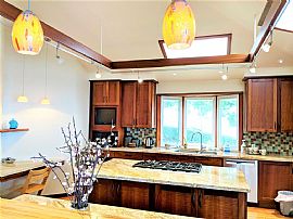 A 4 Bedroom in a Serene Area in Honolulu, HI (Photo 8 of 12)