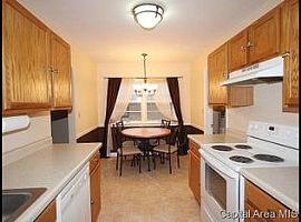  2417 S College St, Springfield, Il 62704 2 Beds 1 Bath 1,021 S in Springfield, IL (Photo 7 of 9)