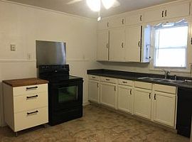  318 W Congress St, Denton, Tx 76201 2 Beds 2 Baths 1,700 Sqft in Denton, TX (Photo 4 of 4)