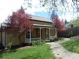 A 3 Bedroom Home Apartment, with 2 Bathroom. in Ashland, OR