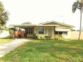 1803 32nd St W, Bradenton, Fl 34205 3 Beds 1.5 Baths 1,142 Sqft in Bradenton, FL (Photo 4 of 9)