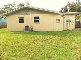 1803 32nd St W, Bradenton, Fl 34205 3 Beds 1.5 Baths 1,142 Sqft in Bradenton, FL (Photo 8 of 9)