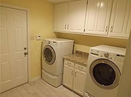 A Beautiful 3 Bedroom Apartment, with 2 Bathrooms in Bedford, TX (Photo 7 of 12)