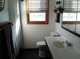 4712 Howard St, Mchenry, Il 60051 3 Beds 2 Baths 1,800 Sqft in McHenry, IL (Photo 3 of 10)