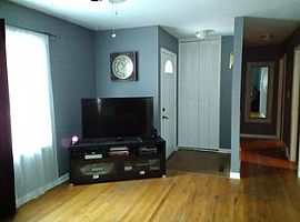 4712 Howard St, Mchenry, Il 60051 3 Beds 2 Baths 1,800 Sqft in McHenry, IL (Photo 4 of 10)