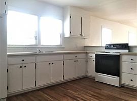 700 Sumter St, Greenville Rent 550 Deposit 550 Total 1100 in Greenville, SC (Photo 3 of 8)