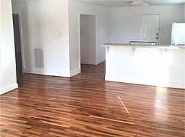 700 Sumter St, Greenville Rent 550 Deposit 550 Total 1100 in Greenville, SC (Photo 6 of 8)