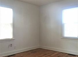 700 Sumter St, Greenville Rent 550 Deposit 550 Total 1100 in Greenville, SC (Photo 7 of 8)