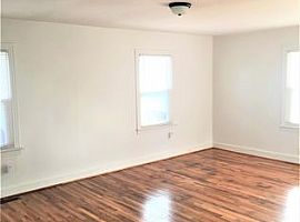 700 Sumter St, Greenville Rent 550 Deposit 550 Total 1100 in Greenville, SC (Photo 8 of 8)