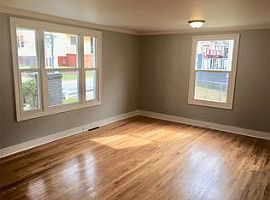 8 11th St, Greenville, Sc Rent 550 Deposit 550 Total 1100 in Greenville, SC (Photo 2 of 8)