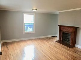 8 11th St, Greenville, Sc Rent 550 Deposit 550 Total 1100 in Greenville, SC (Photo 5 of 8)