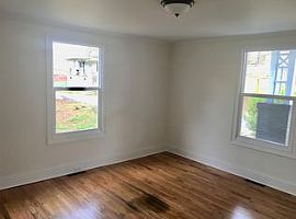 8 11th St, Greenville, Sc Rent 550 Deposit 550 Total 1100 in Greenville, SC (Photo 6 of 8)