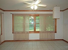 107 Ambergate Ct, Greer, Rent 750 Deposit 750 Total 1500 in Greer, SC (Photo 6 of 9)