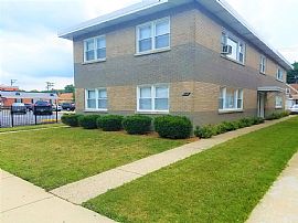 Large and Clean Luxury 1-Bedroom with 1-Bathroom Unit  in Chicago, IL