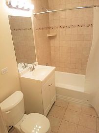 Large and Clean Luxury 1-Bedroom with 1-Bathroom Unit  in Chicago, IL (Photo 2 of 10)
