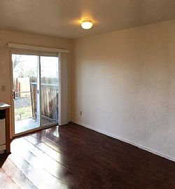 2 Bedrooms and a Full Bathroom Upstairs,Clean and Close to Work in Carson City, NV (Photo 5 of 9)