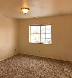 2 Bedrooms and a Full Bathroom Upstairs,Clean and Close to Work in Carson City, NV (Photo 9 of 9)