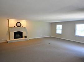  1213 Brook Ln, Naperville, Il 60540 3 Beds 2.5 Baths 2,200 Sqf in Naperville, IL (Photo 4 of 10)