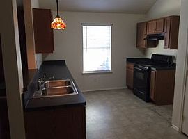 A Beautiful 3 Bedroom Apartment, with 2 Bathrooms in Seagoville, TX (Photo 3 of 12)