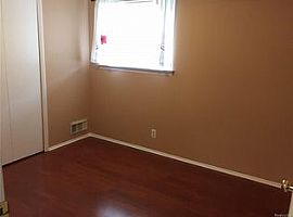  437 W Kalama Ave, Madison Heights, Mi 48071  in Madison Heights, MI (Photo 2 of 6)