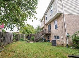 A Beautiful 4 Bedroom Apartment, with 2 Bathrooms in Washington, DC (Photo 11 of 11)