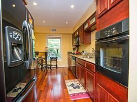 A Beautiful 4 Bedroom Apartment, with 2 Bathrooms in Washington, DC (Photo 9 of 11)