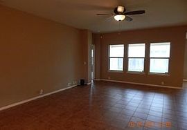 616 Planters Pass, Schert Rent 1000 Deposot 1000 in Schertz, TX (Photo 3 of 9)