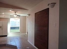 13005 Vinyard Dr, Manchac Rent 1000 Deposit 1000 Total 2000 in Manchaca, TX (Photo 2 of 6)