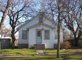 A Beautiful 3 Bedroom Apartment, with 1 Bathrooms in Fargo, ND (Photo 2 of 9)