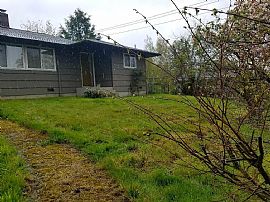 3 Bedroom Apartment in Martin Luther King Jr Way. in Seattle, WA (Photo 3 of 7)