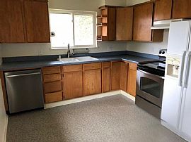 3 Bedroom Apartment in Martin Luther King Jr Way. in Seattle, WA (Photo 5 of 7)