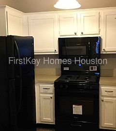 Single Family Home For Rent in Cypress, TX (Photo 3 of 8)