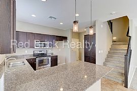 Single Family Home For Rent in Phoenix, AZ (Photo 4 of 8)