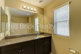 Single Family Home For Rent in Phoenix, AZ (Photo 8 of 8)