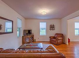 A Beautiful 3 Bedroom Apartment, with 2 Bathrooms in Chesterfield, MO (Photo 4 of 11)