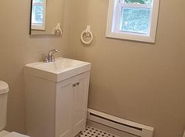 Lincolndale Dr Waterbury, Ct 06704 3 Beds 1 Bath -1600- Sqft in Waterbury, CT (Photo 3 of 6)