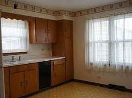 2 Beds 1.5 Baths in Cary, IL (Photo 2 of 4)