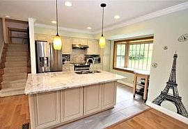 1121 Westbriar Dr Ne, Vienna, Va 22180 5 Beds 3 Baths in Vienna, VA (Photo 9 of 10)