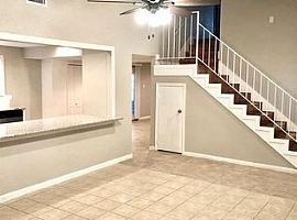 A Beautiful 4 Bedroom Apartment, with 2 Bathrooms in Houston, TX (Photo 3 of 10)
