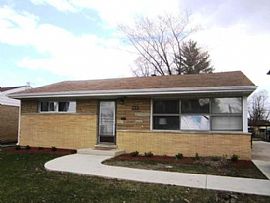 8319 N Oketo Ave, Niles,  Rent 650 Deposit 650 Total 1300 in Niles, IL