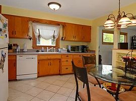 470 N Evergreen Ave, Elmhurst, Il 60126 3 Beds 2 Baths in Elmhurst, IL (Photo 5 of 8)